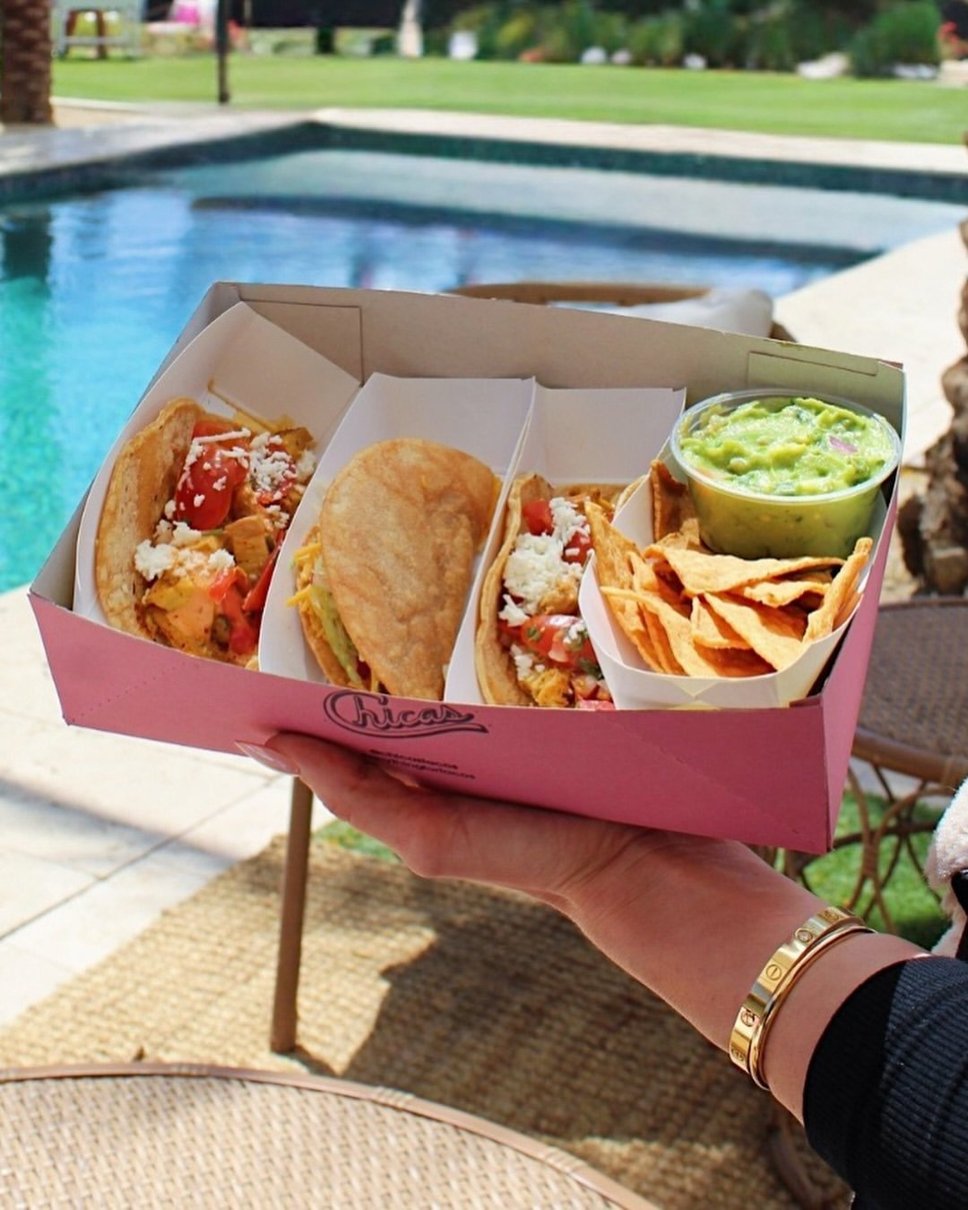 The pink Chicas box: three tacos, chips and guacamole · 📸 PHOTO VIA @CHICASTACOS