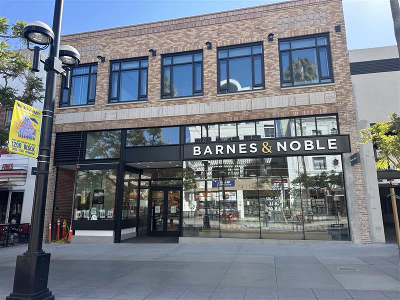 Barnes & Noble